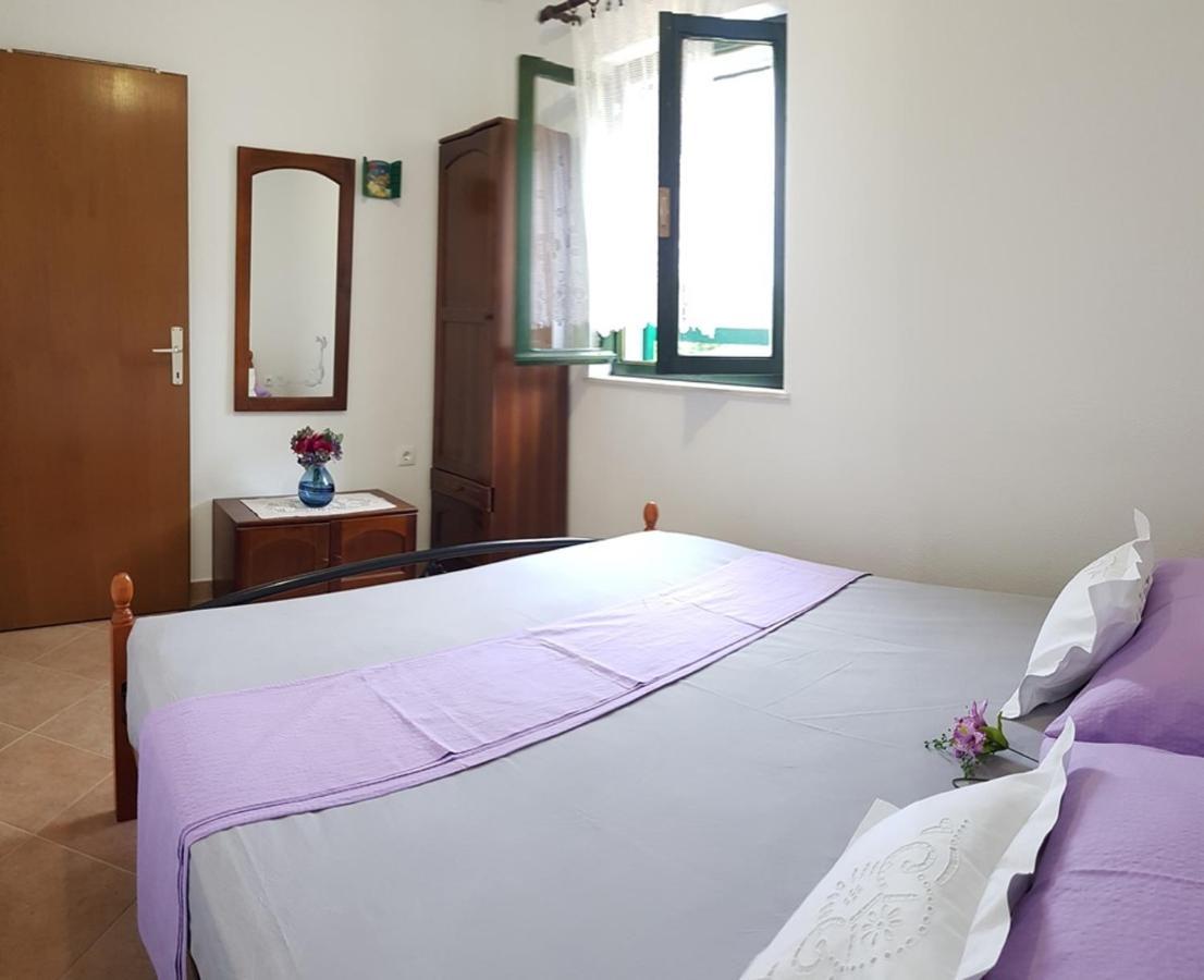 Holiday House Jakov Gdinj Exterior foto